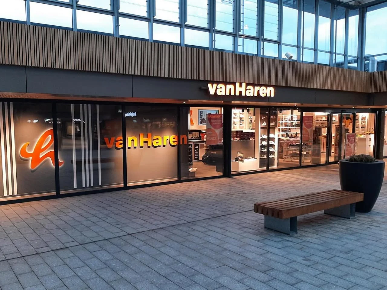 Van Haren Winkels